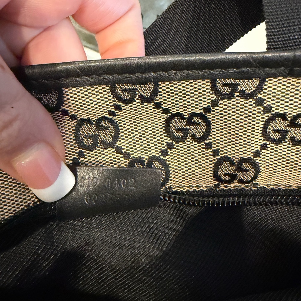Gucci Black and Beige Bag - Like New! Comes with Authentication Paper! - Picture 6 of 14